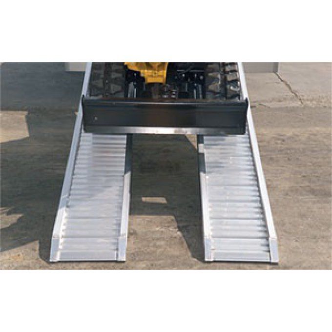 PAIRE DE RAMPES ALUMINIUM L 3,5M x largeur utile 30CM 2700KG (avec rebords)